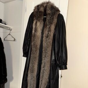 Vintage real fur collar leather trench!